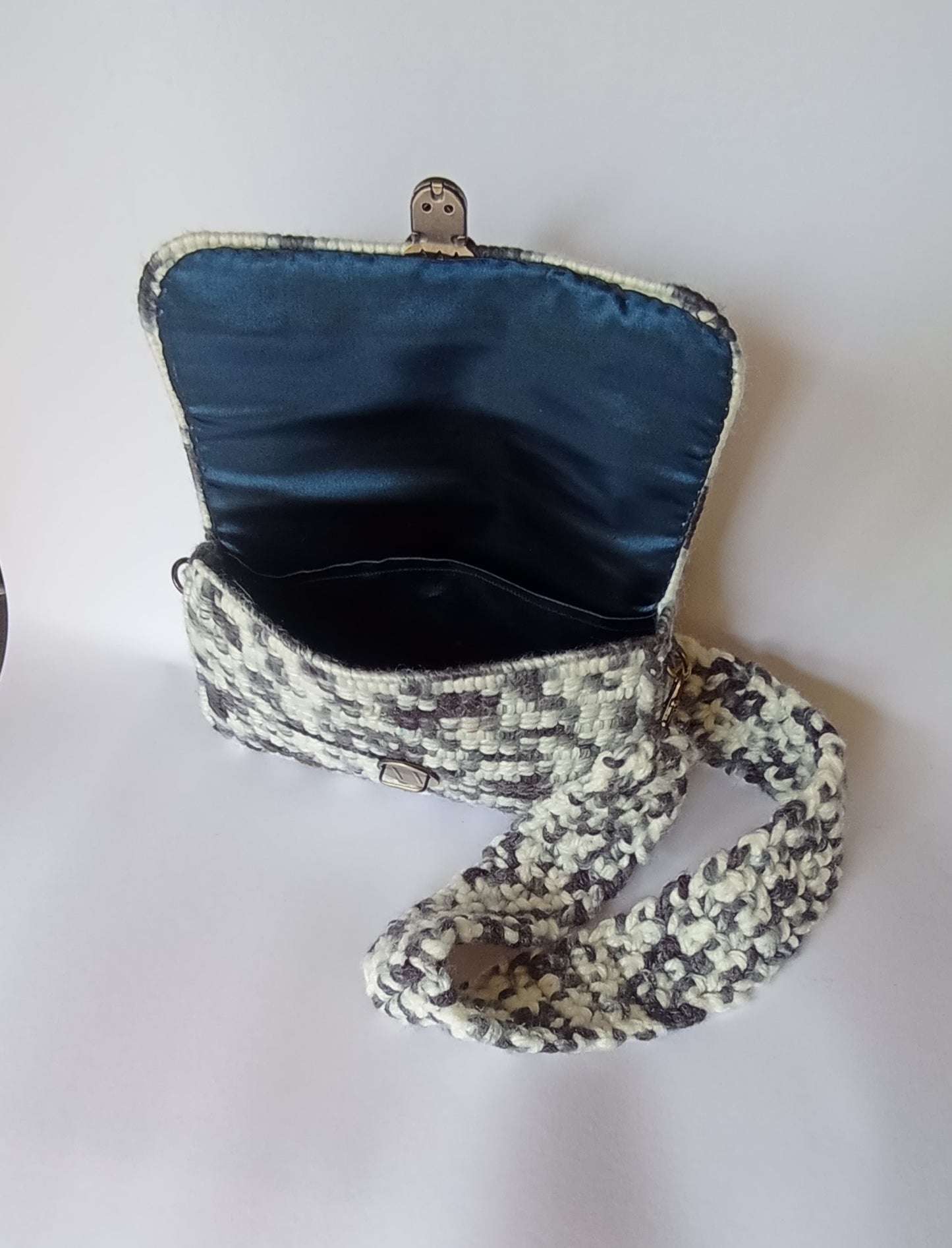 Pixels design elegant bag