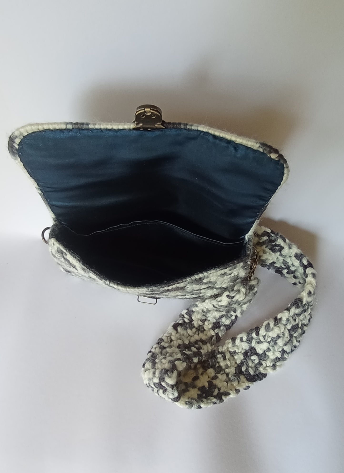 Pixels design elegant bag