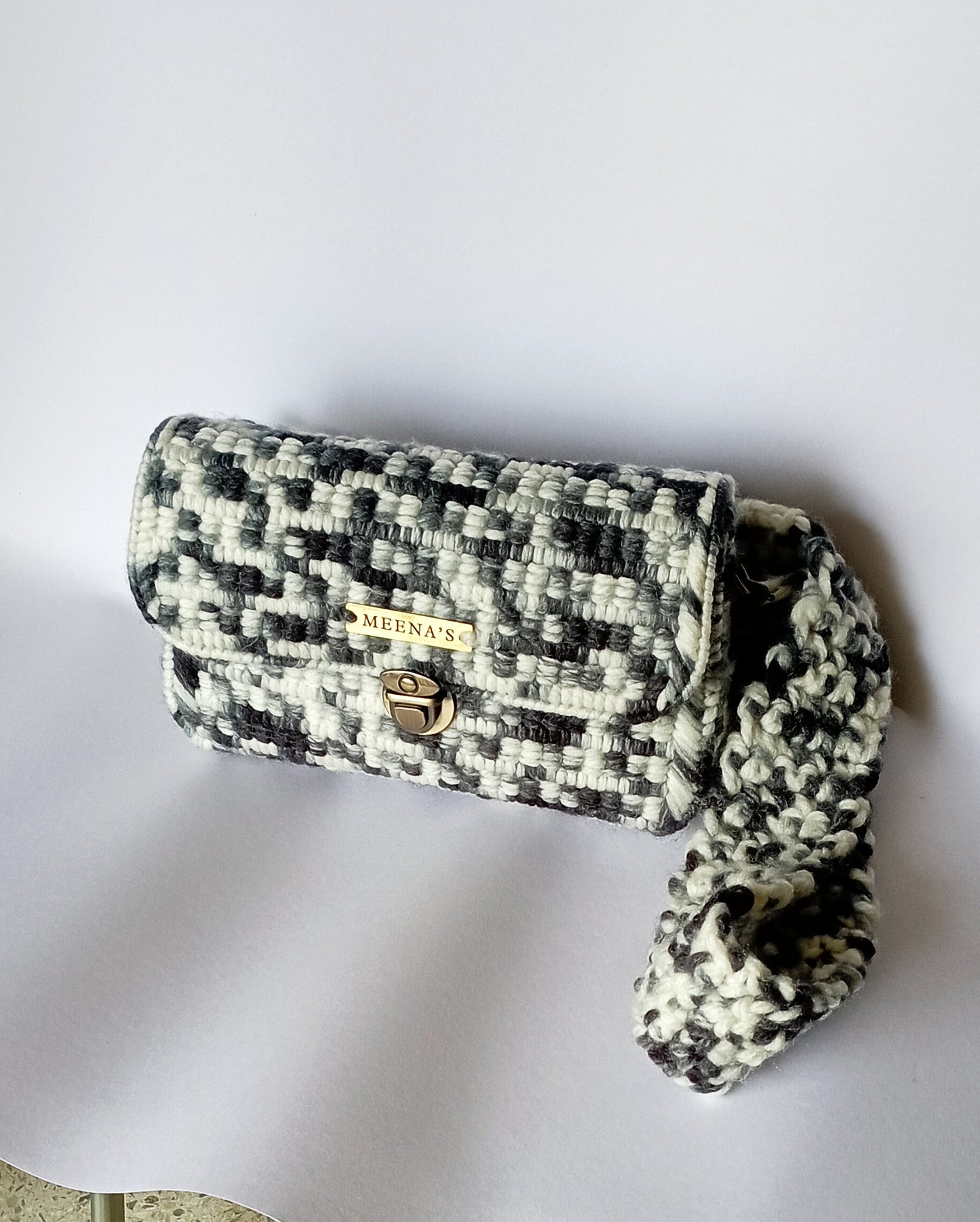 Pixels design elegant bag
